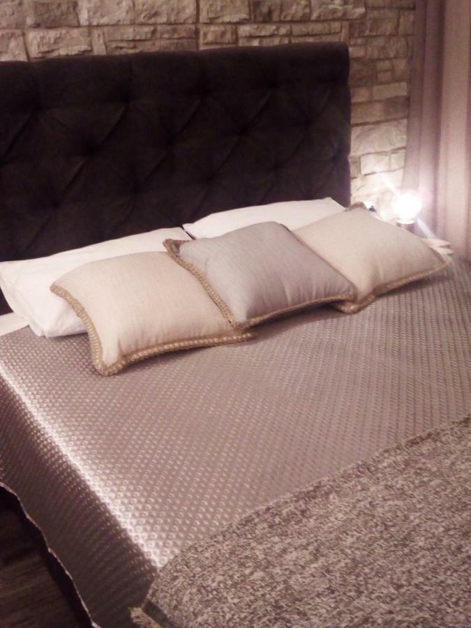 Lux 1 * Athen