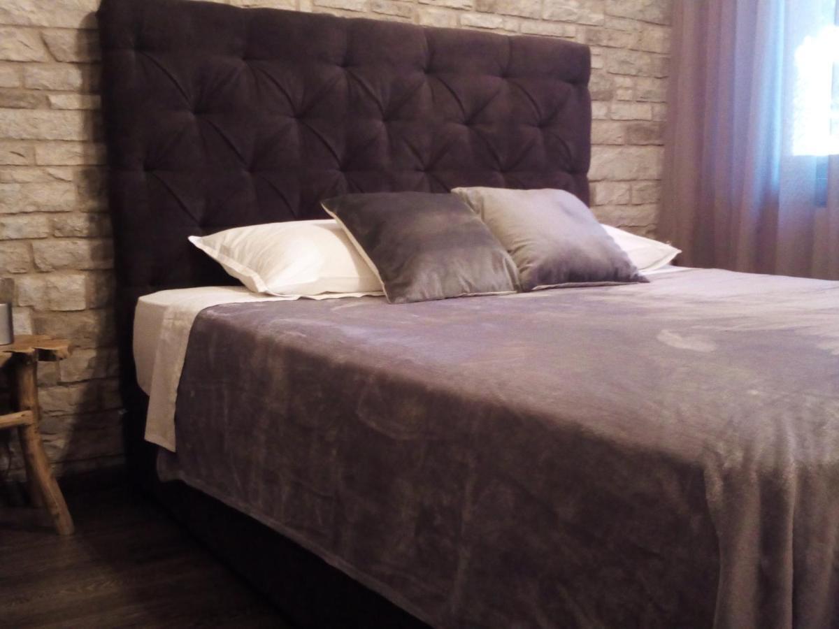 Lux 1